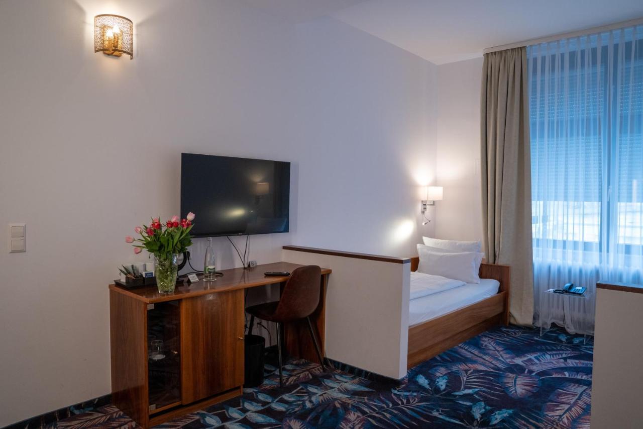 Hotel Etol Баден-Баден Екстериор снимка