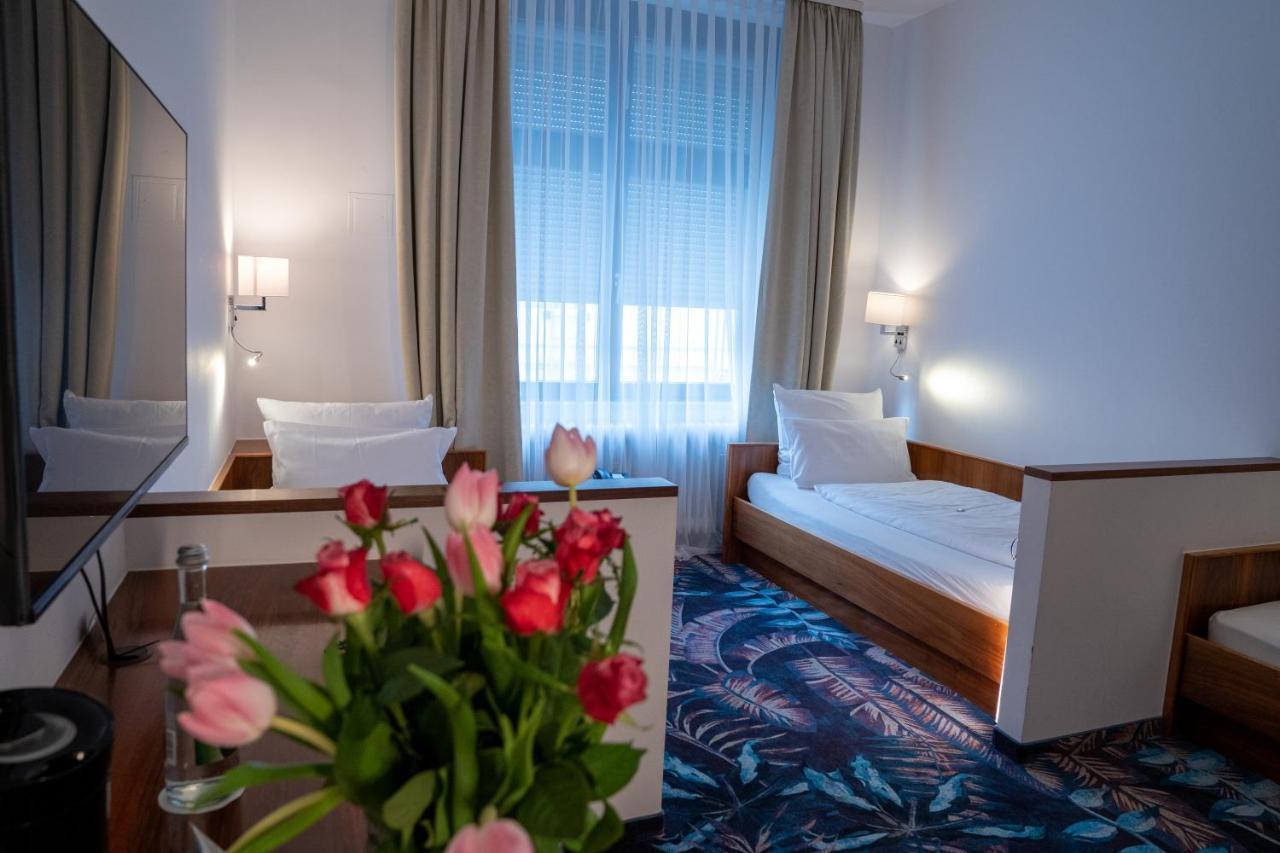Hotel Etol Баден-Баден Екстериор снимка