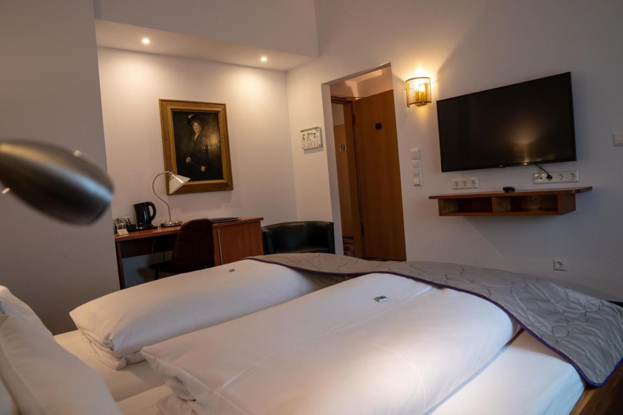 Hotel Etol Баден-Баден Екстериор снимка