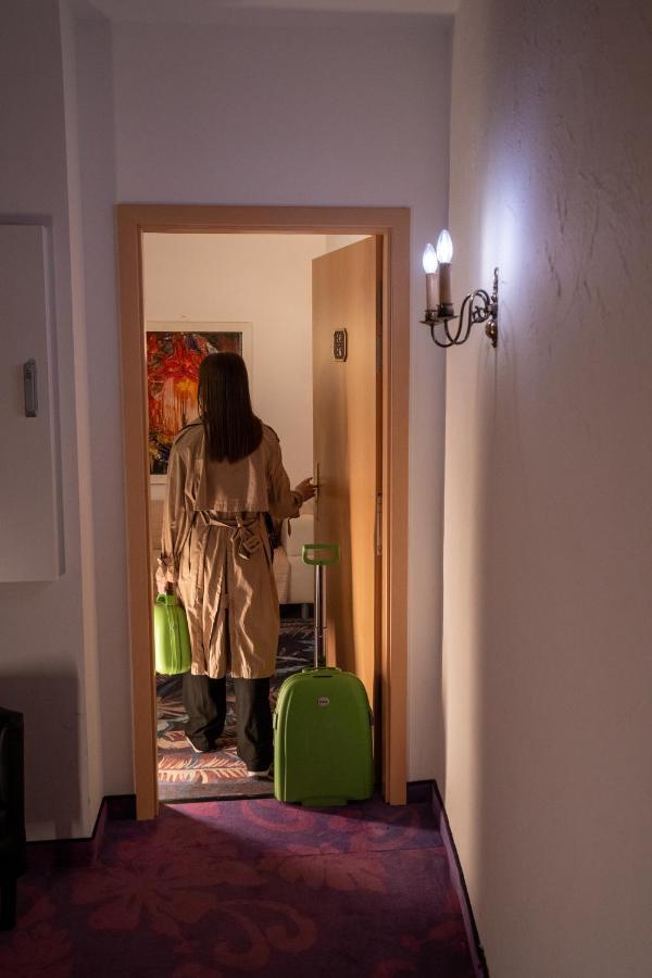 Hotel Etol Баден-Баден Екстериор снимка