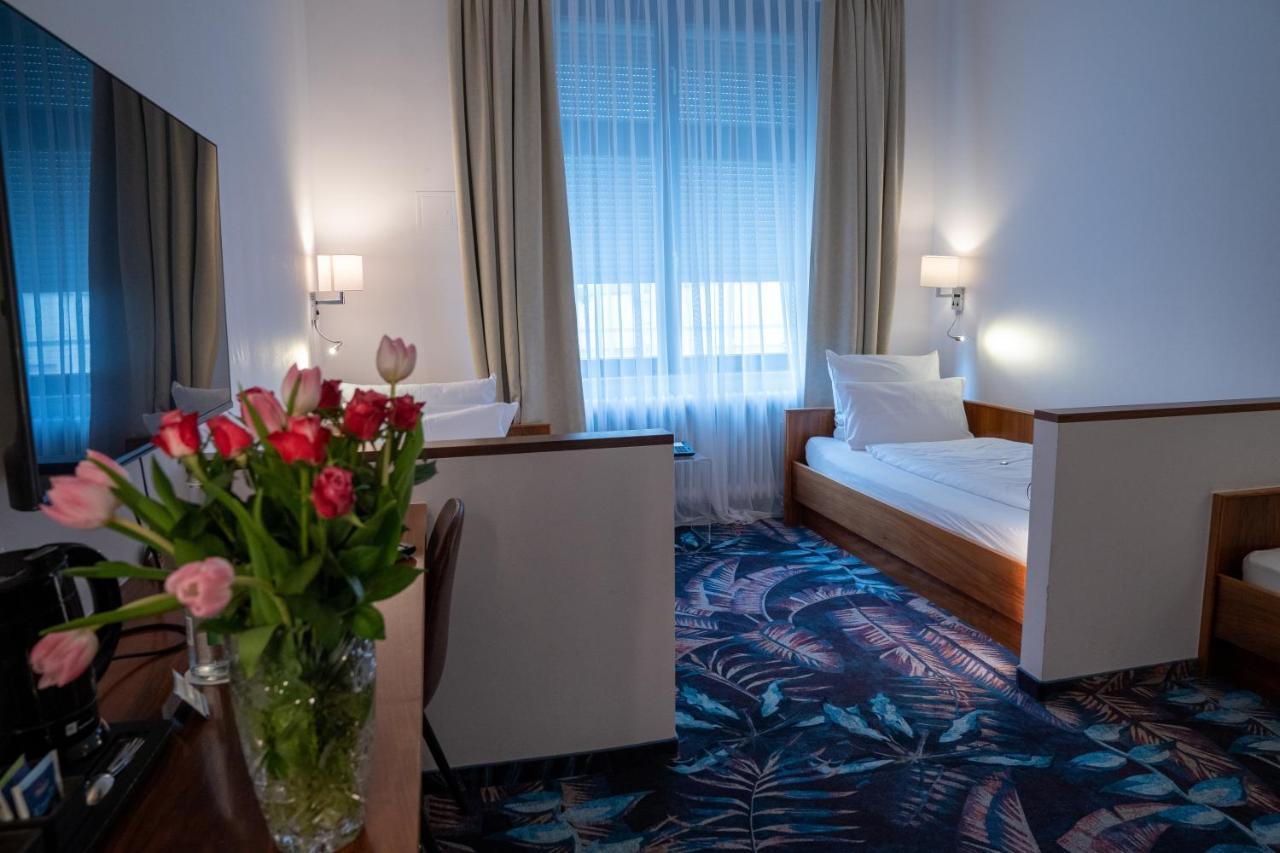 Hotel Etol Баден-Баден Екстериор снимка