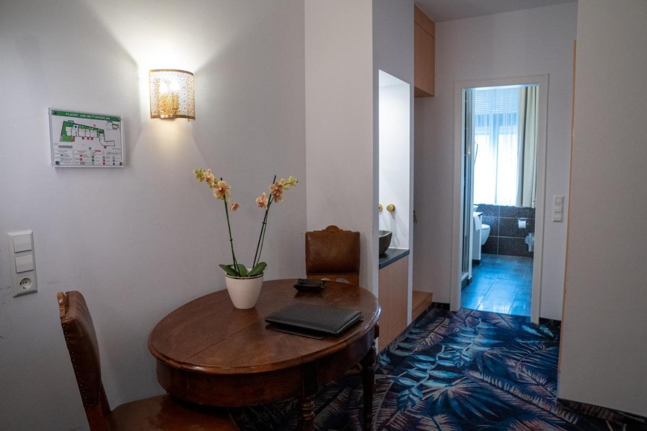 Hotel Etol Баден-Баден Екстериор снимка