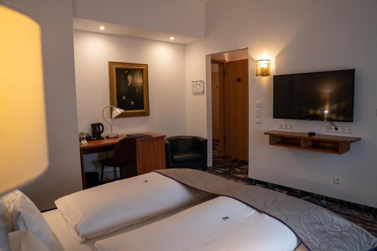 Hotel Etol Баден-Баден Екстериор снимка