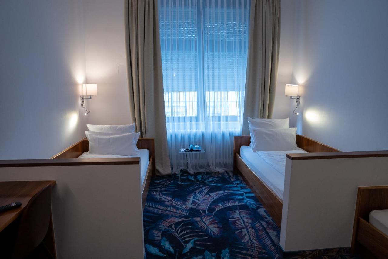 Hotel Etol Баден-Баден Екстериор снимка
