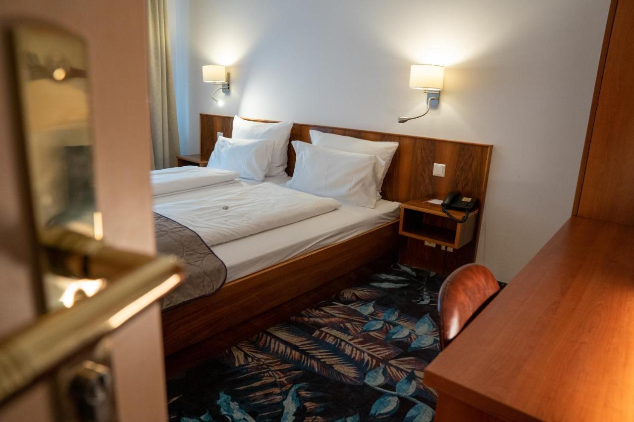 Hotel Etol Баден-Баден Екстериор снимка
