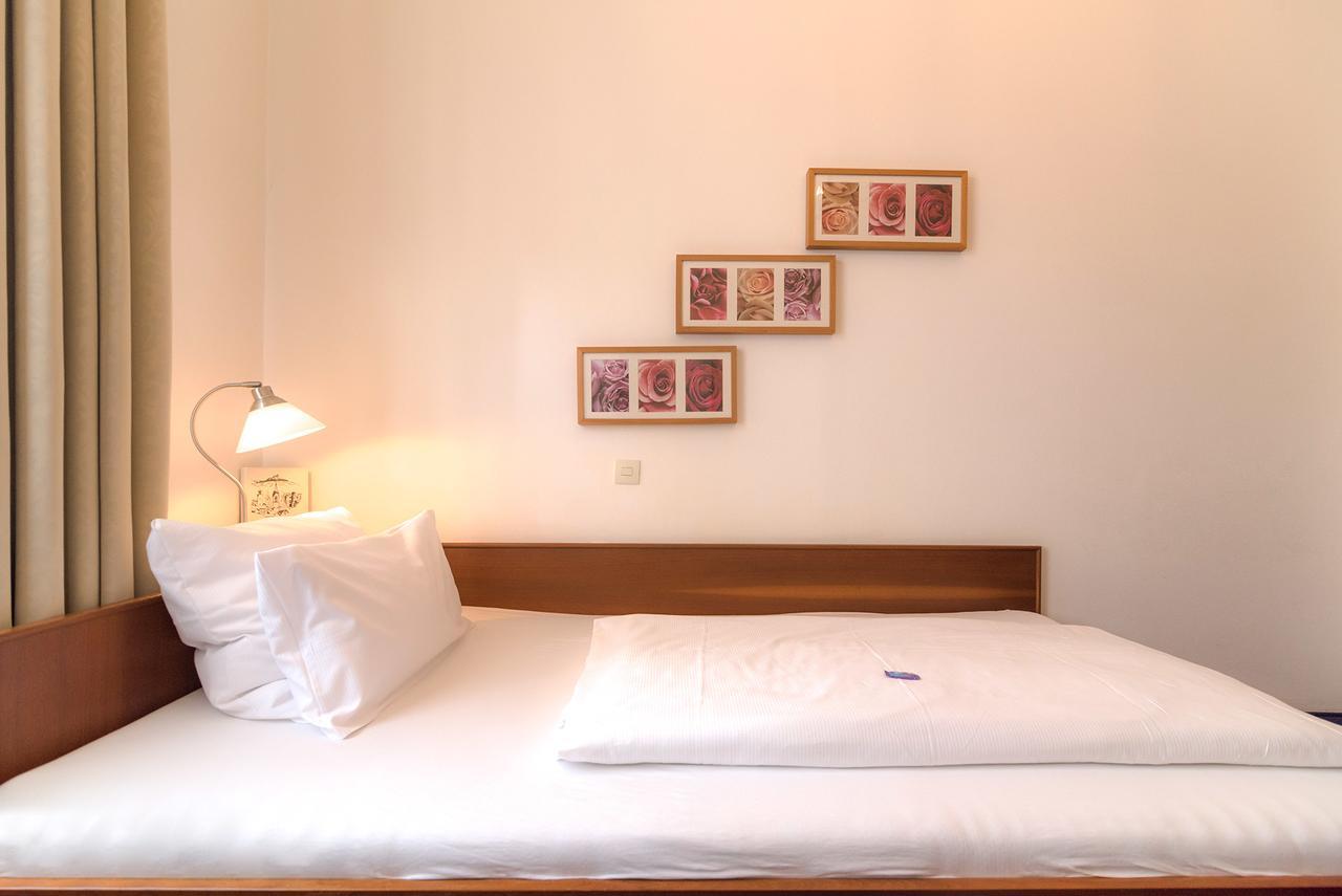 Hotel Etol Баден-Баден Екстериор снимка
