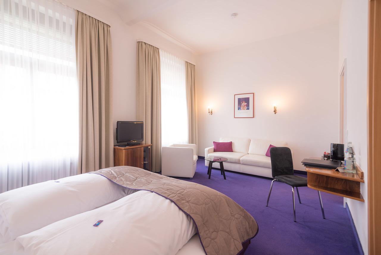 Hotel Etol Баден-Баден Екстериор снимка
