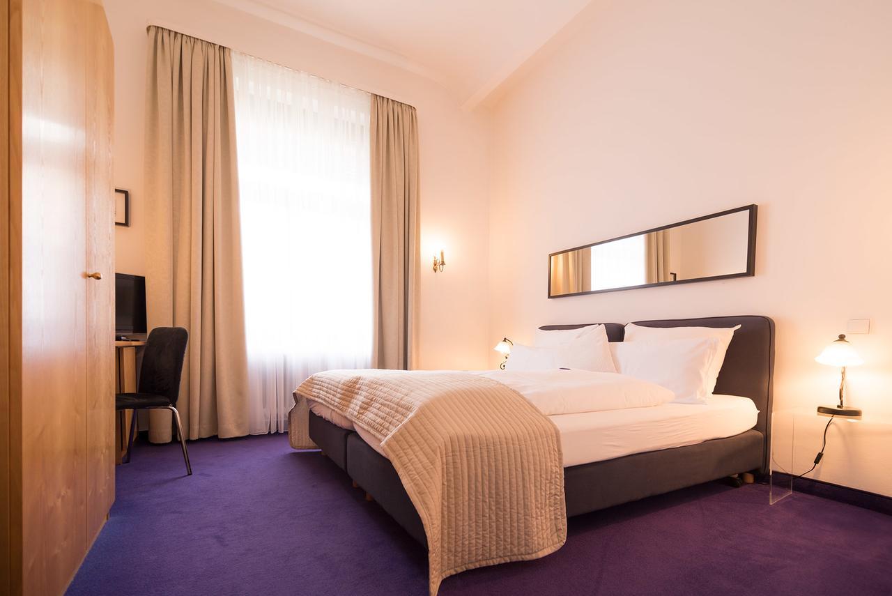 Hotel Etol Баден-Баден Екстериор снимка