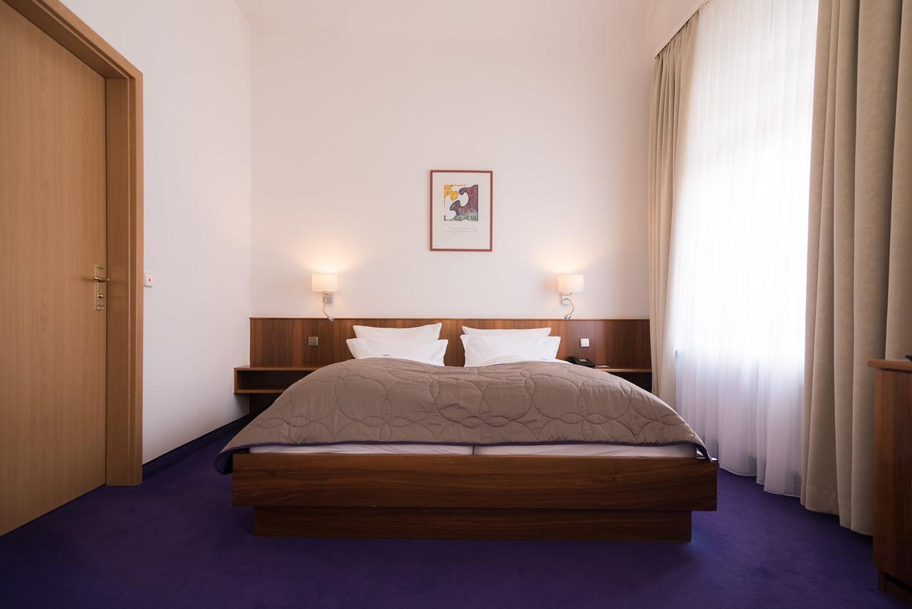 Hotel Etol Баден-Баден Екстериор снимка